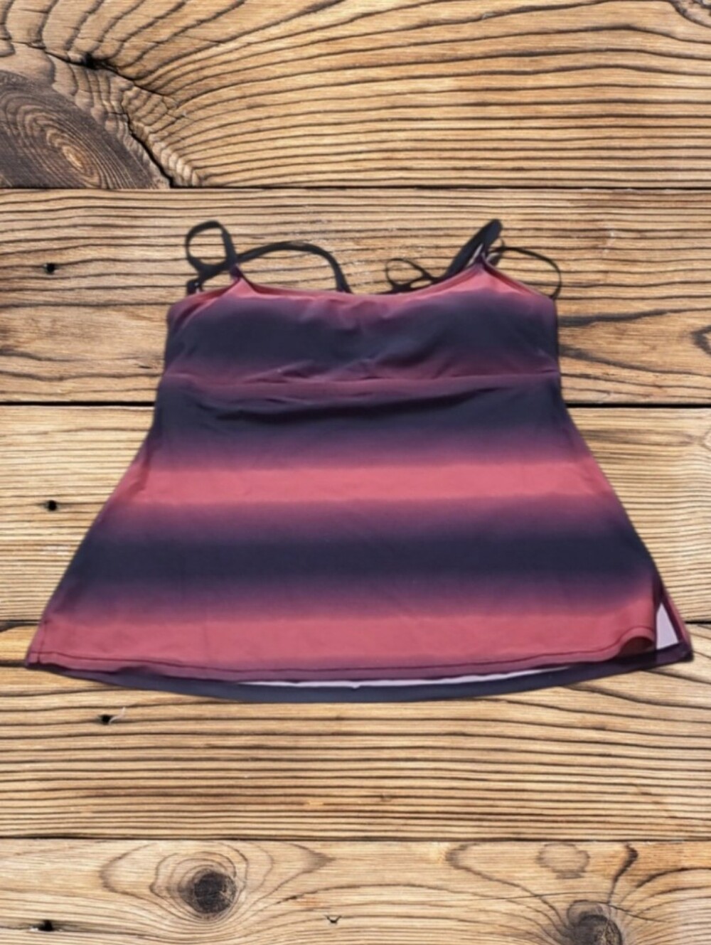 WOMEN'S SWIM TOP